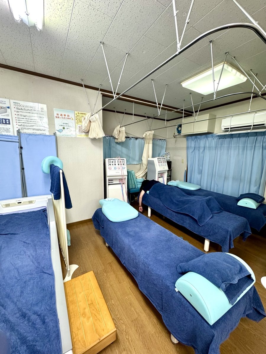 しま鍼灸整骨院の施術ベッド周り